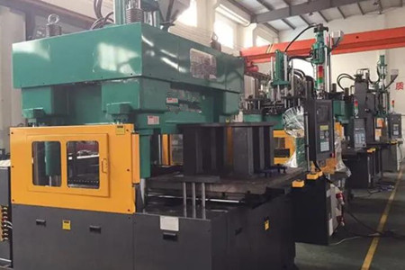 伺服節(jié)能精密注塑機(jī)多少錢一臺(tái)？至少3萬(wàn)元以上！