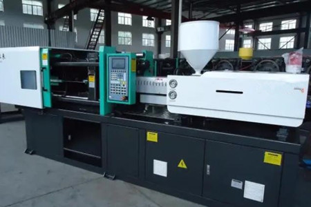 PVC管接頭注塑機(jī)啟動(dòng)前需要做哪些準(zhǔn)備工作？