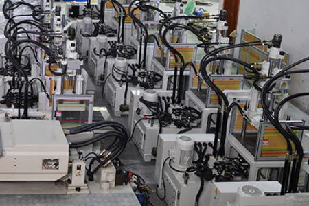 立式注塑機頂針動作異常該如何處理？